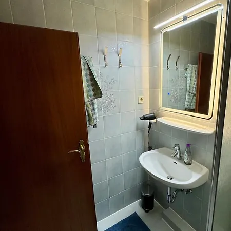 Modern, Cosy With Access *